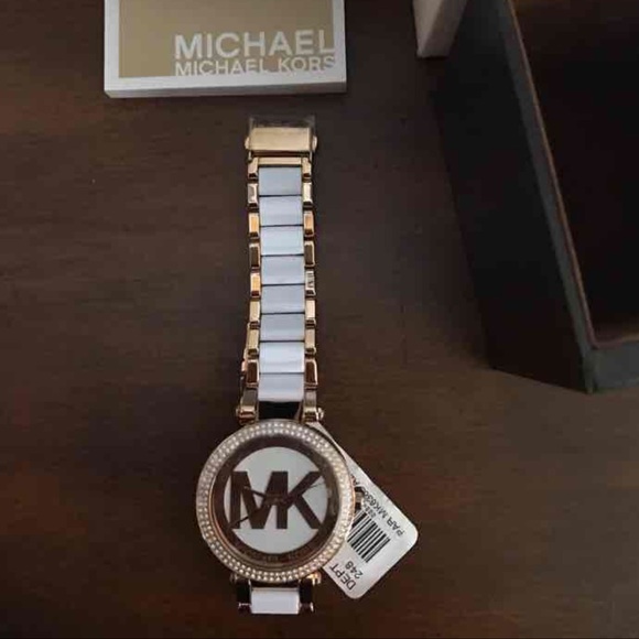 COPY - ๐บ๐NWT Authentic Michael Kors White Rose Gold๐บ๐ - Picture 2 of 4